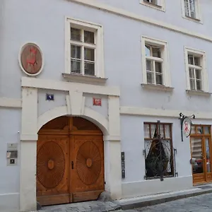 U Cervene Zidle - Red Chair 3*, Praga Czechy