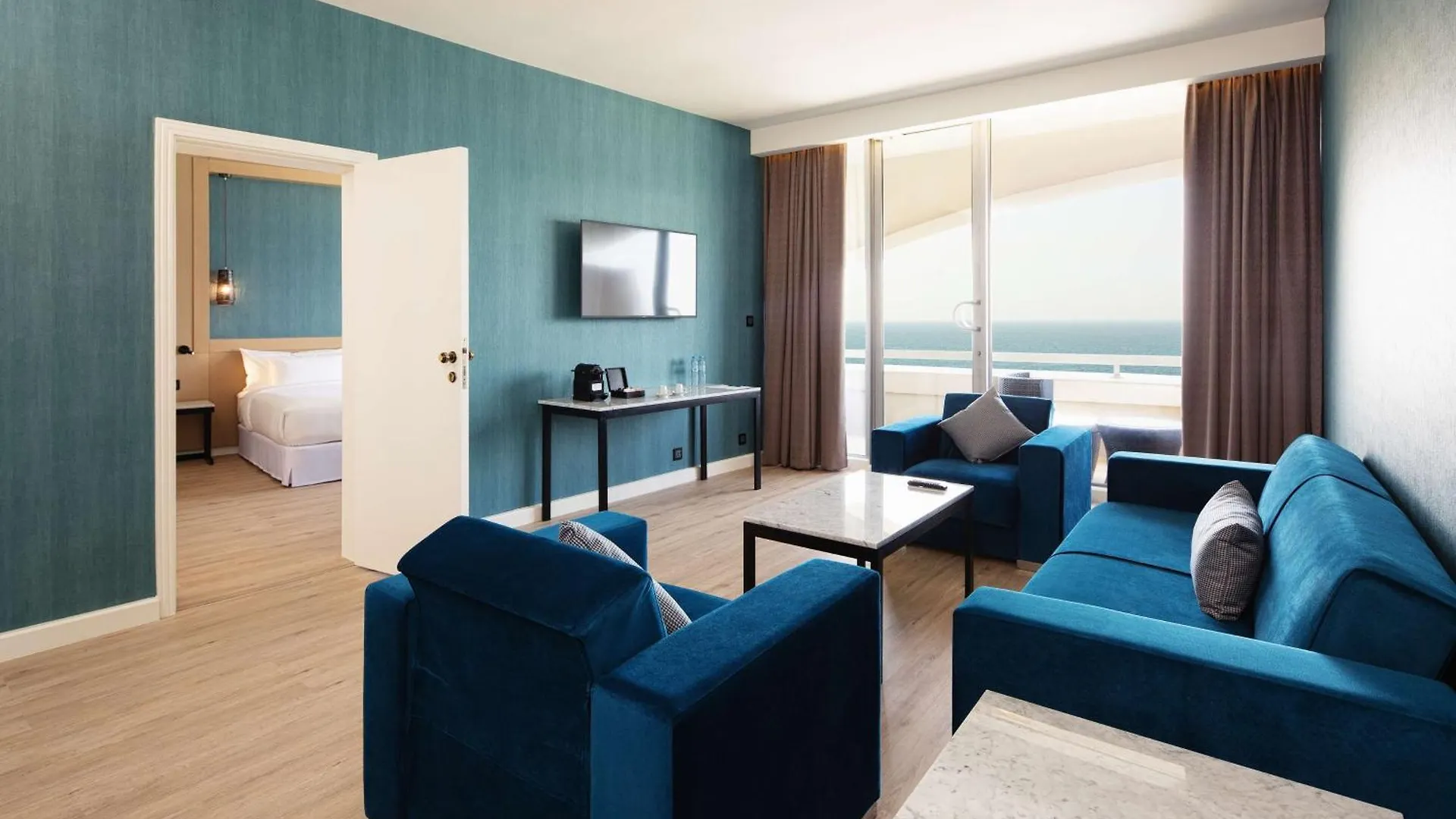 Occidental Sharjah Grand Hotel 4*,