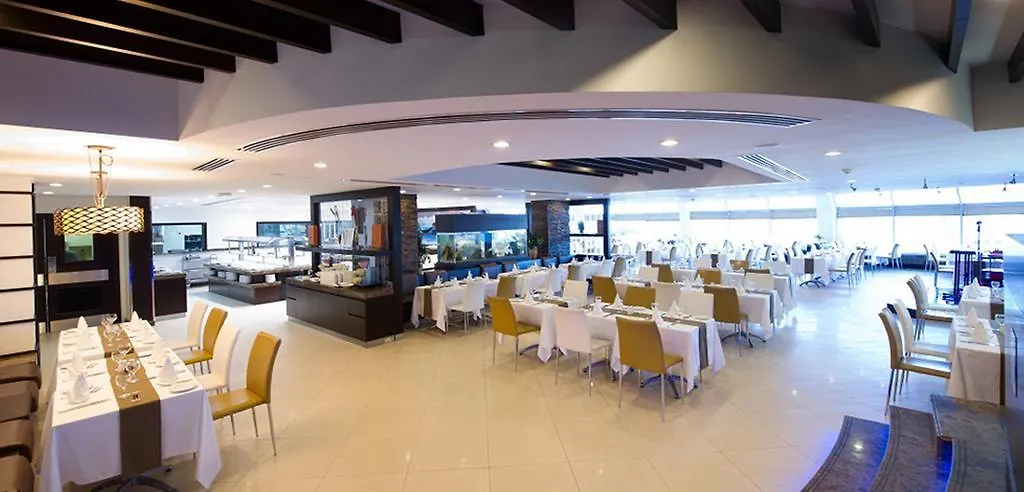 Occidental Sharjah Grand Hotel 4*,