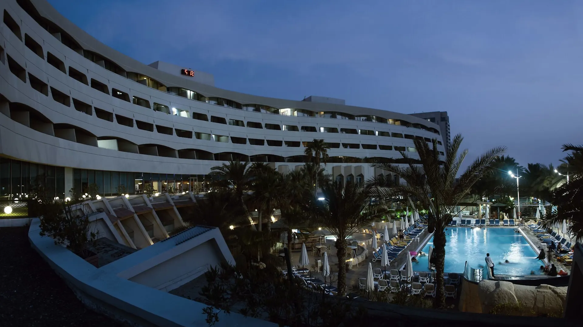 Occidental Sharjah Grand Hotel 4*,